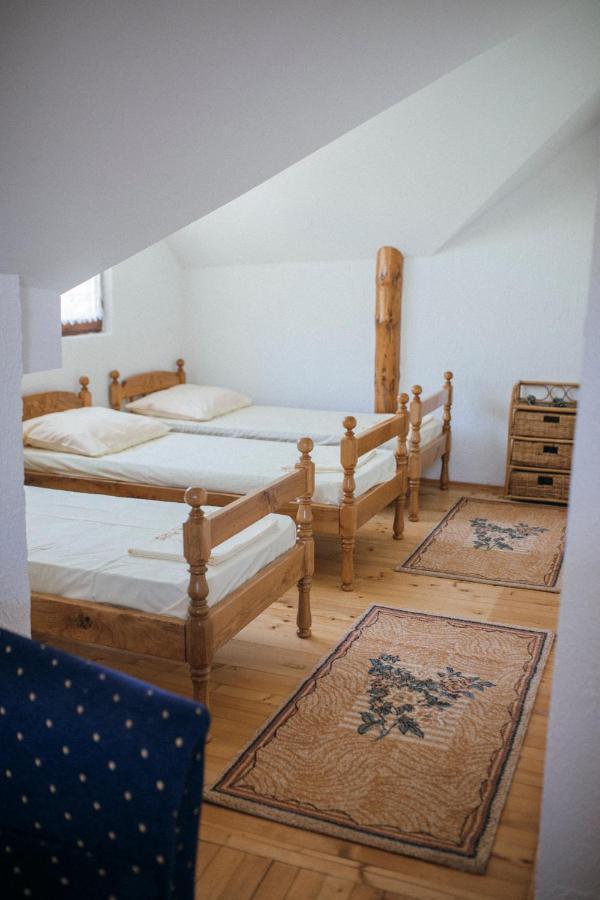 Holiday Home Iman Ripac Bagian luar foto